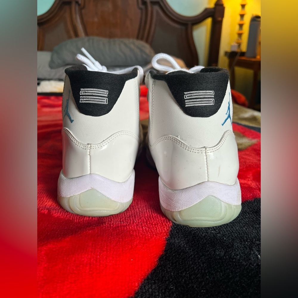 Jordan 11 - Picture 2 of 4